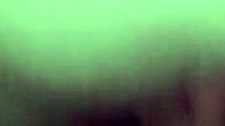 Жена сквиртит от игрушек в пизде крупным планом