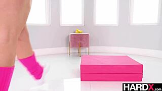 Slimthick vic deepthroats then gets her juicy ass fucked cowgirl style