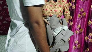 स्टेपसिस्टर और स्टेपब्रदर काउगर्ल में क्लोज मोमेंट शेयर करते हैं