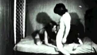 Dark Lantern představuje intenzivní vintage trojku z erotických zpovědí viktoriánského gentlemana.