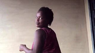 Crazy Bitch Twerks Sexy Big Ass Outdoors!