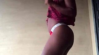 Crazy Bitch Twerks Sexy Big Ass Outdoors!