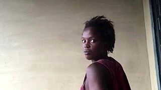 Crazy Bitch Twerks Sexy Big Ass Outdoors!