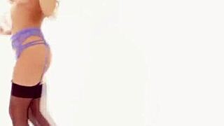 Stockings lesbians finger fucking in group