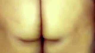 Mi ESPOSA DISFRUTANDO DE SUS BOLAS ANALES Y DILDO!