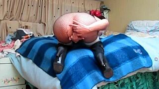 con mi malla negra follando mi culo bien rico. intenso anal con juguetes y masturbacion.