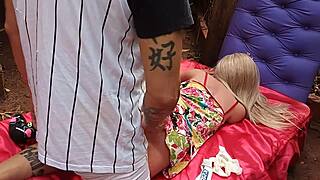 comendo o cu da loira mandastra com sex toy