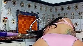 Beautiful Colombian woman flashes her big ass while inserting a dildo at home.