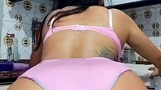 Beautiful Colombian woman flashes her big ass while inserting a dildo at home.