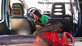 Boldly picking up the new squirting hire for intense outdoor fucking.