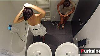 cam girls duo in bathroom 😏