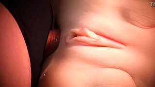 Kongkek dubur putih ketat dia sekarang! 😜