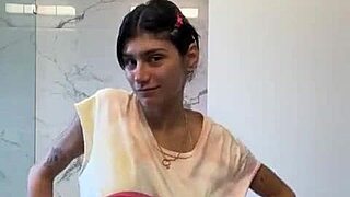 Big ebony ass of mia shakes enticingly