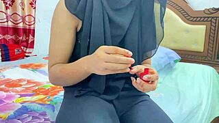 Wow! Mumbai Muslim Aunty Bends Over for Hindu Boyfriend!