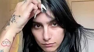 Big ebony ass of mia shakes enticingly