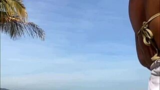 didn't notice my shorts marking my pussy on the beach