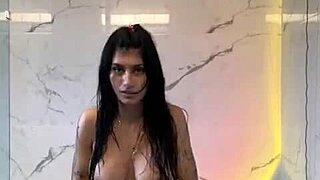 Big ebony ass of mia shakes enticingly