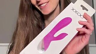 Berry throne vibrator review with striptease and orgasm 😍