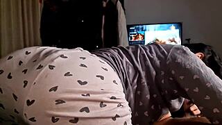 Budim mojo latinsko prijateljico, da jejem njeno okusno pičko 😋