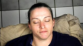 ह्यूज होममेड कमशॉट सीधे उसकी आंखों में ब्लास्टिंग, बहुत इंटेंस