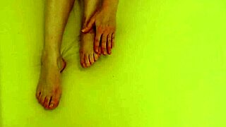 Hey, hot mature Jane just has to get herself off right now! 😍