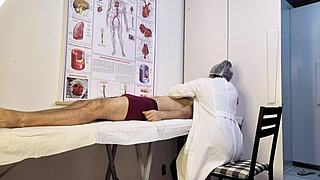 환자가 검사 중에 발기해서 브라질 간호사의 더러운 말에 저항 못 해