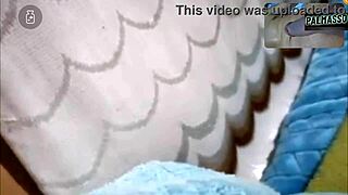 Ese día estaba súper caliente y tuve mi primera videollamada. Le mostré mi coño peludo a mi compadre para que se masturbe, ¡qué rico!