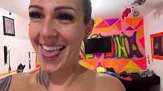 Naked delivery guy enters house and can't resist hardcore fucking