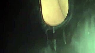 Liberada pelo marido para curtir esperma no gloryhole