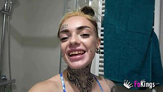 i'm lady medusa, about to fuck my tutor in the bath. who could resist this body?