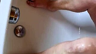 Dreckige Füße In Der Badewanne Waschen