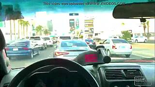 คู่รักสนุกดูดควยเปียกบนถนนลาสเวกัส มองเห็นก้นใหญ่