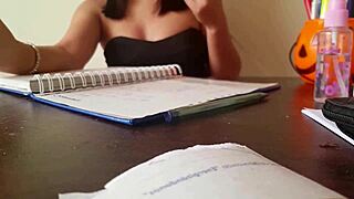 Mi hermanastra visits and I see she’s wearing no panties under her miniskirt