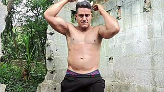 Yuri Ga�cho RELIEVING HIS HUGE COCK!