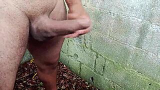 Yuri Ga�cho RELIEVING HIS HUGE COCK!