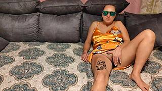 at least i have a hairy pussy wanna play with my wet pussy and penetrate me btw husband at work