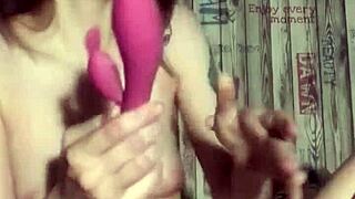 She fucks her dildo pussy with toys