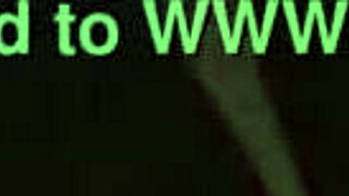 Gapię się na wielką dupę tej blond nastolatki 18+ dziwki, taka kusząca