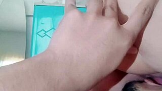 jilat memek istri orang ketika rumahnya sepi