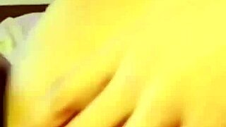 garota gostosa e magra do tinder depois de alguns drinks monta no meu pau ate destruí-lo com peitos ricos