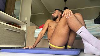 dan sanches live streaming daily routine with flashing bodybuilder workout