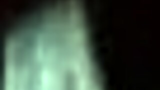 Gapię się na wielką dupę tej blond nastolatki 18+ dziwki, taka kusząca