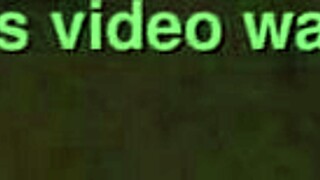 Gapię się na wielką dupę tej blond nastolatki 18+ dziwki, taka kusząca