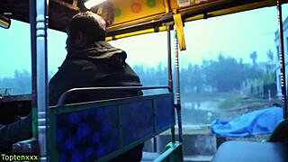 Auto driver interacts with beautiful passenger bhabhi with clear audio