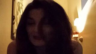 mollyjanexxx explaining her big natural tits 😊