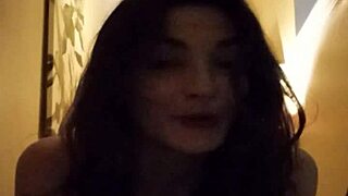 mollyjanexxx explaining her big natural tits 😊