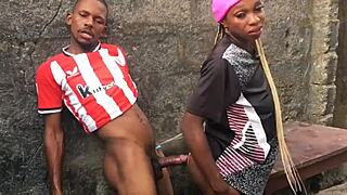 Snelle outdoor hardcore met petite onderdanige 18+ babe 😈