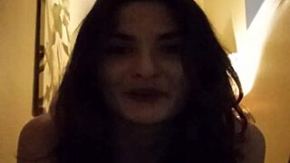 mollyjanexxx explaining her big natural tits 😊