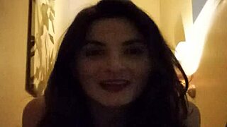 mollyjanexxx explaining her big natural tits 😊