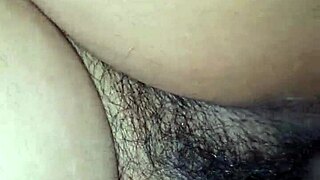 Pariskunta tulee kiihottuneeksi ja harrastaa villiä seksiä kotona